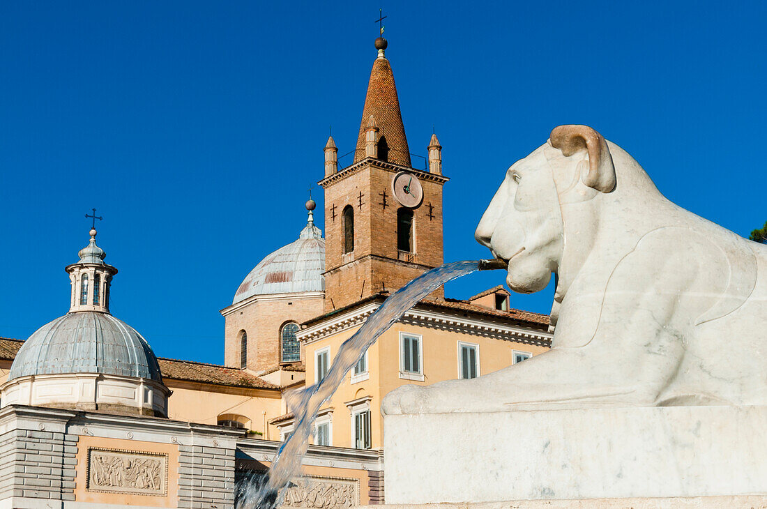 Basilika S. Maria del Popolo,Löwe des Brunnens mit Obelisk,Piazza del Popolo,UNESCO-Welterbe,Rom,Latium (Lazio),Italien,Europa