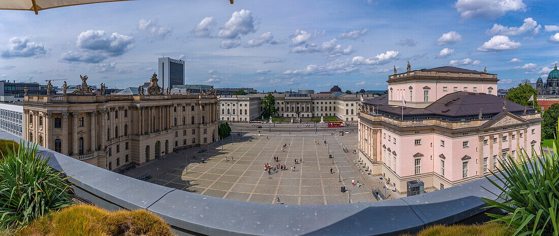 Blick auf den Bebelplatz von der Dachterrasse des Hotel de Rome,Berlin,Deutschland,Europa