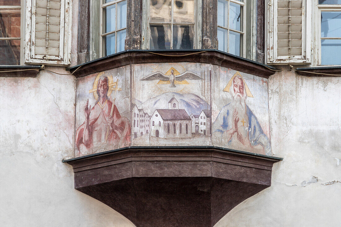 Religiöses Fresko an einem Gebäude in der Altstadt von Bozen (Bolzano),Bezirk Bozen,Sudtirol (Südtirol),Italien,Europa