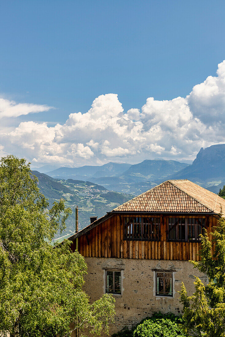 Alter mittelalterlicher Bauernhof,Bezirk Bozen,Sudtirol (Südtirol),Italien,Europa