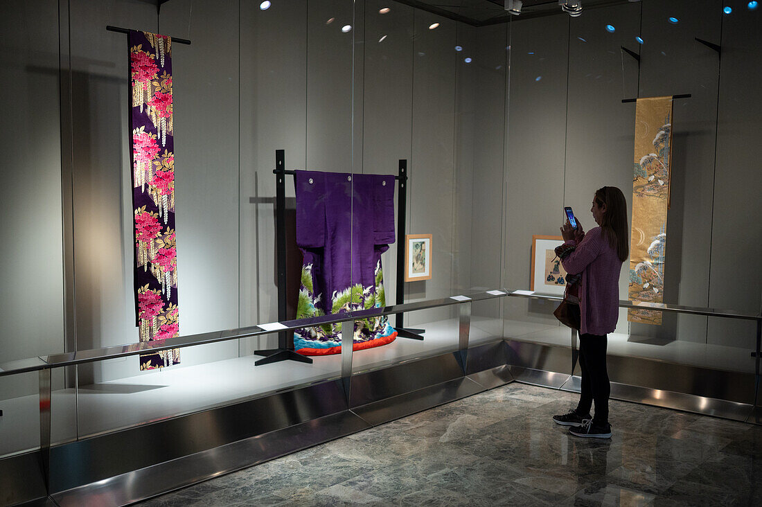 Kimono: Piel de Seda Ausstellung im Museo de Zaragoza mit Stücken aus der Sammlung von Anita Henry, Aragonien, Spanien