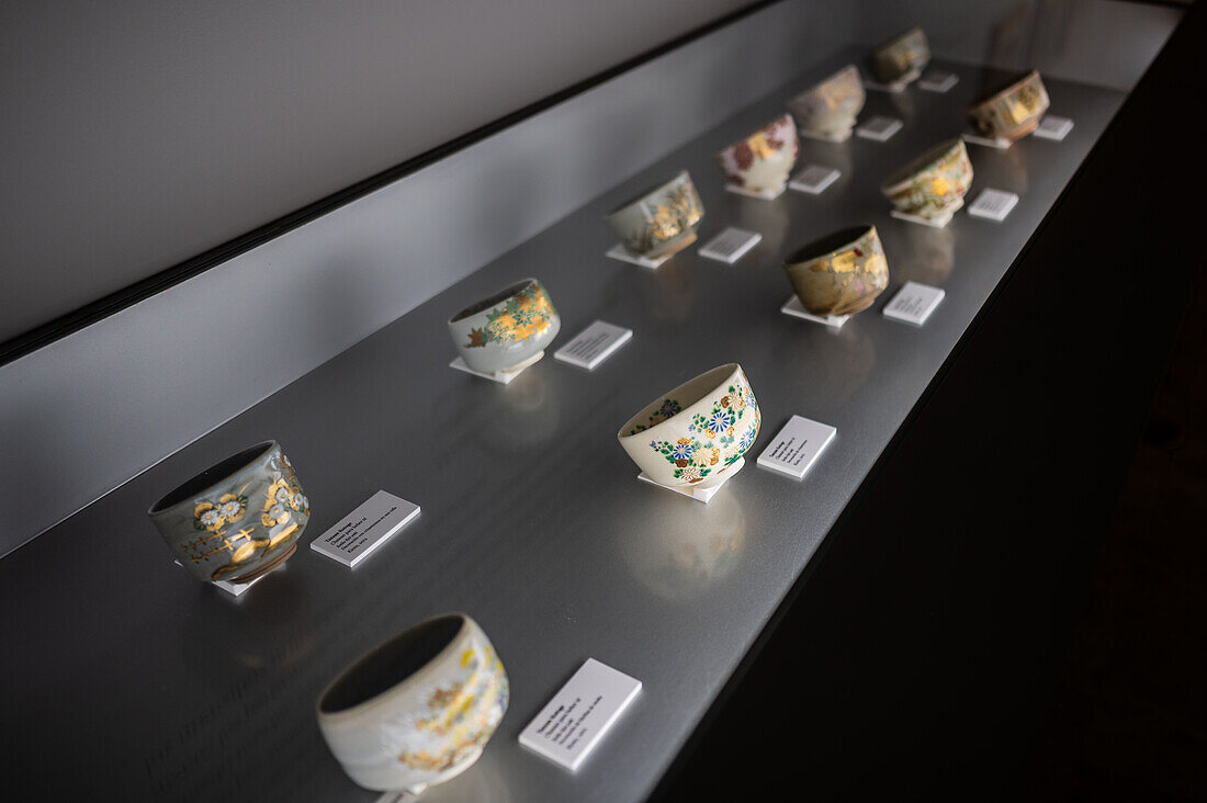 Objekte der traditionellen japanischen Teezeremonie.