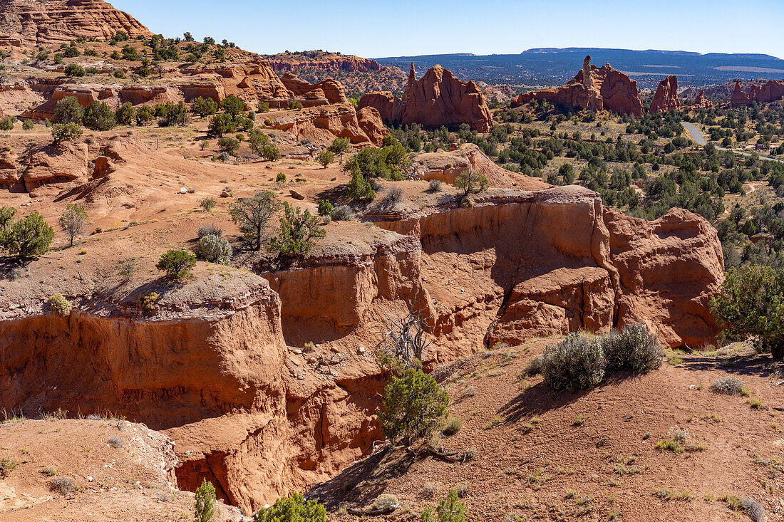 Sandpipes oder Chimney Rocks vom Angel's Palace Trail im Kodachrome Basin State Park in Utah aus gesehen.