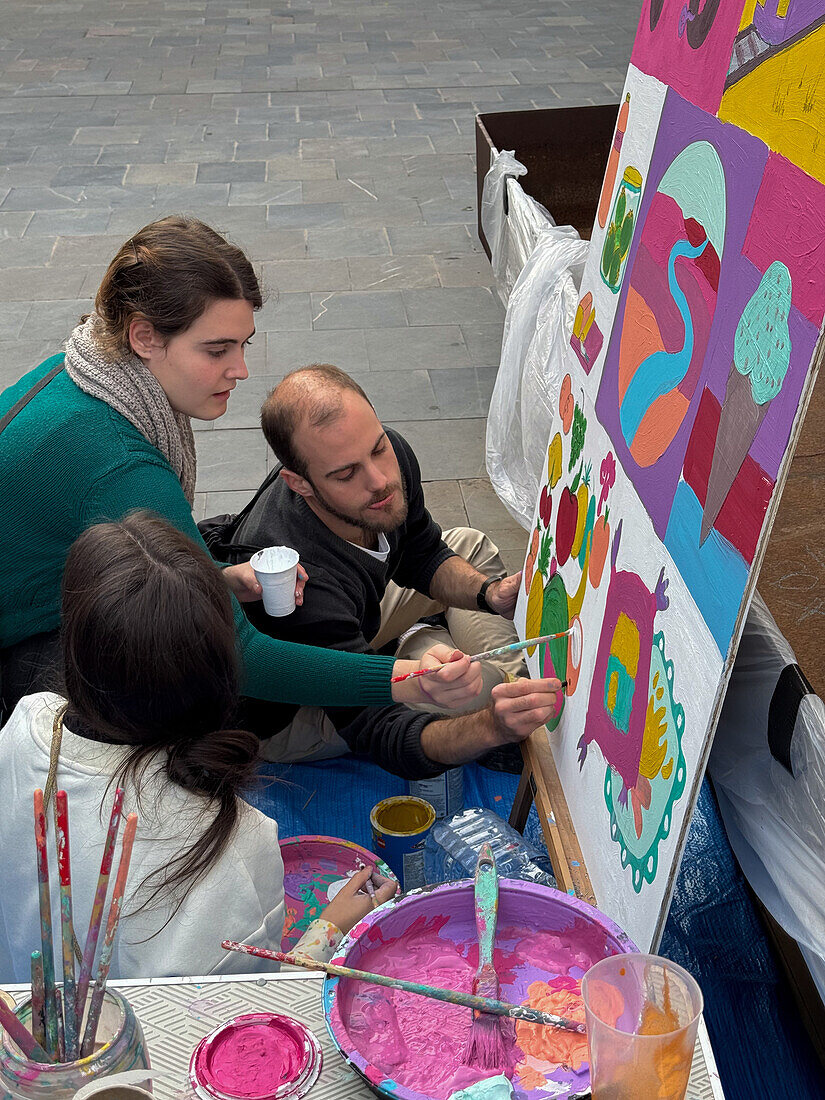 Straßenkunstprojekt des Studios ArteBrije in Zusammenarbeit mit Einwandererkindern in Zaragoza, Spanien