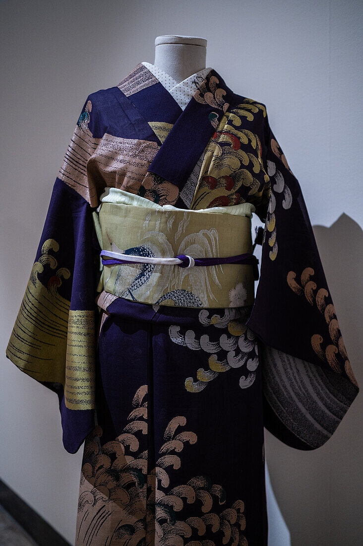 Kimono omeshi und Nagoya obi aus der Showa-Ära.