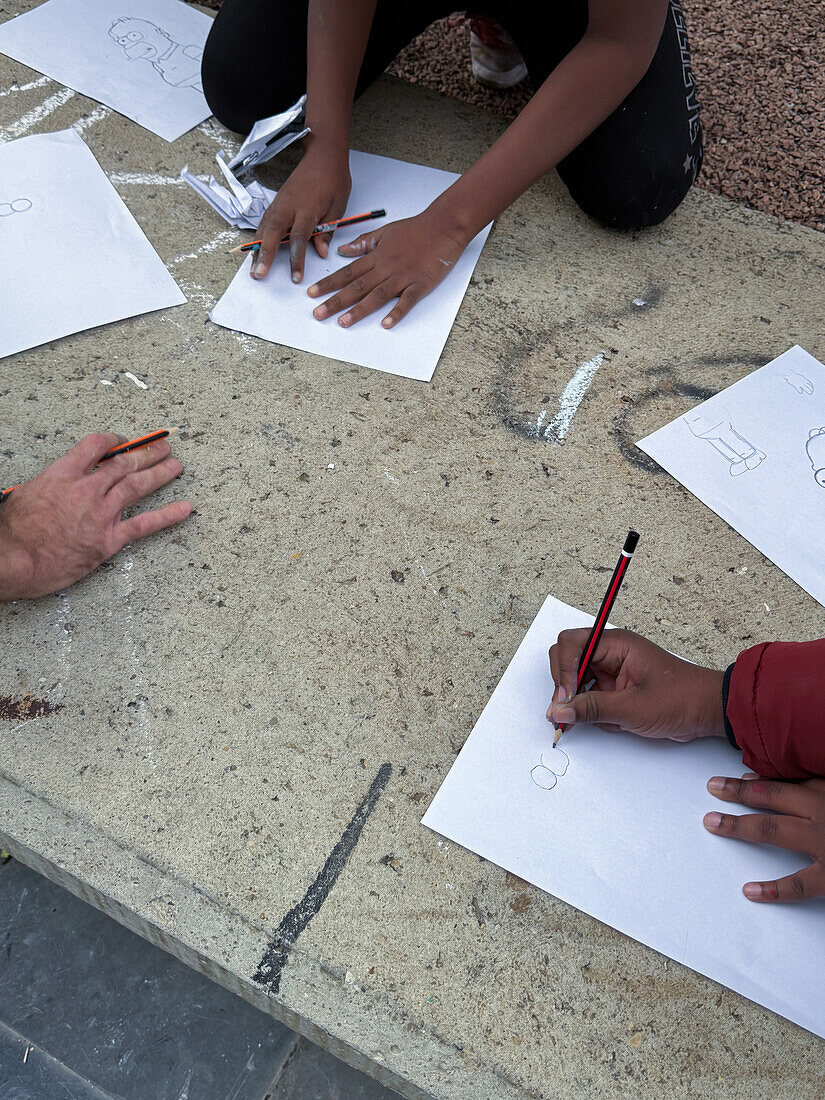 Straßenkunstprojekt von ArteBrije Studio in Zusammenarbeit mit Einwandererkindern in Zaragoza, Spanien