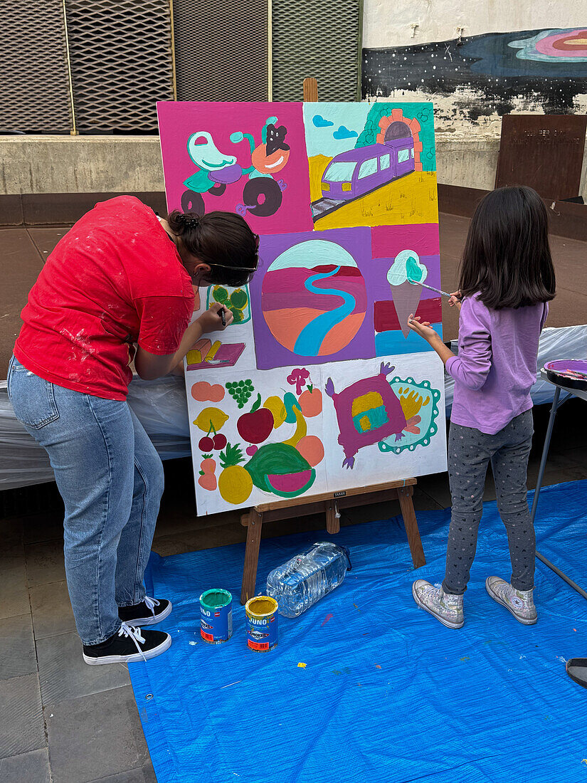 Straßenkunstprojekt des Studios ArteBrije in Zusammenarbeit mit Einwandererkindern in Zaragoza, Spanien