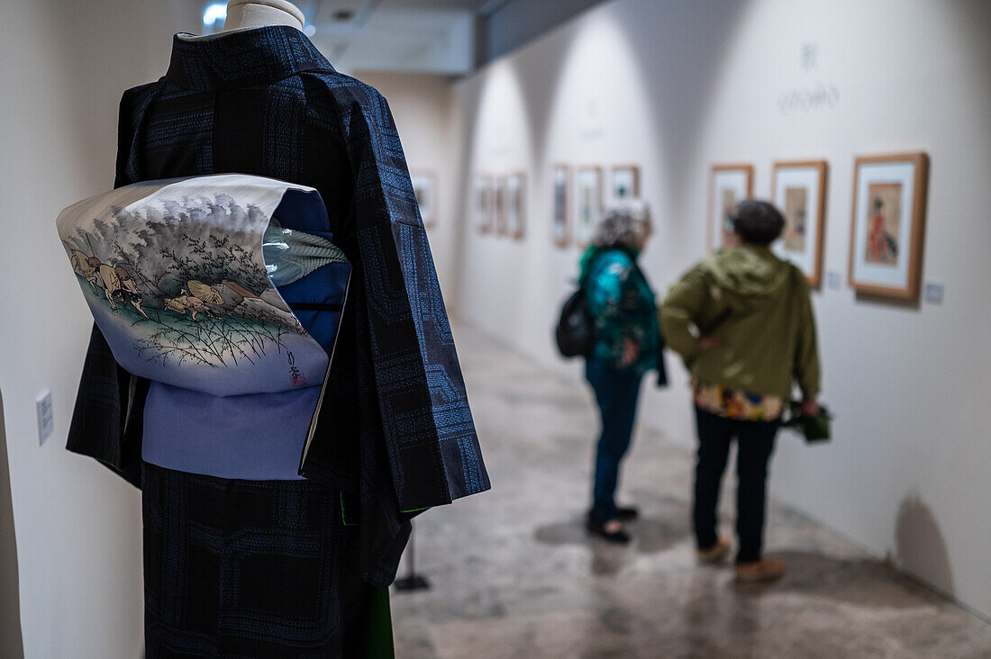 Kimono: Piel de Seda Ausstellung im Museo de Zaragoza mit Stücken aus der Sammlung von Anita Henry, Aragonien, Spanien