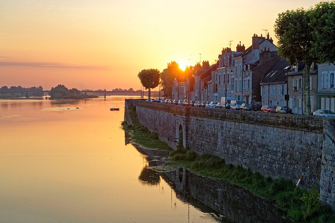 Frankreich, Loir et Cher, Loiretal, von der UNESCO zum Weltkulturerbe erklärt, Blois, Loire-Kais