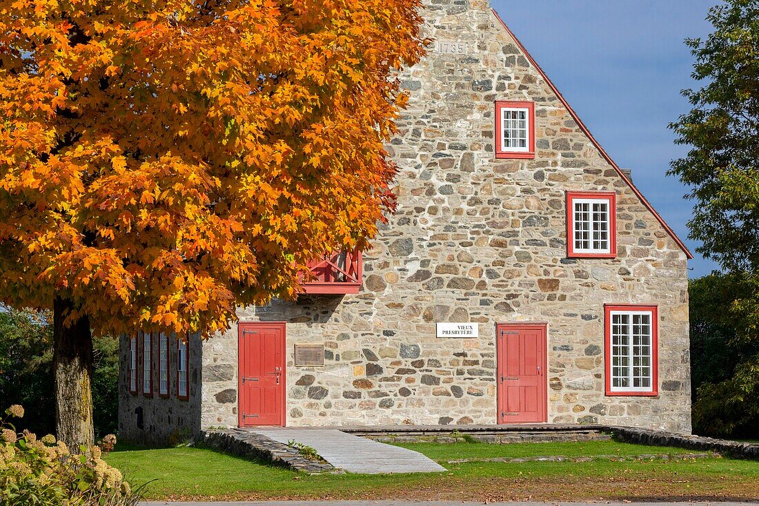 Canada, Province of Quebec, Chemin du Roy between Quebec City and Montreal in the Indian summer sun, Deschambault, Old Presbytery