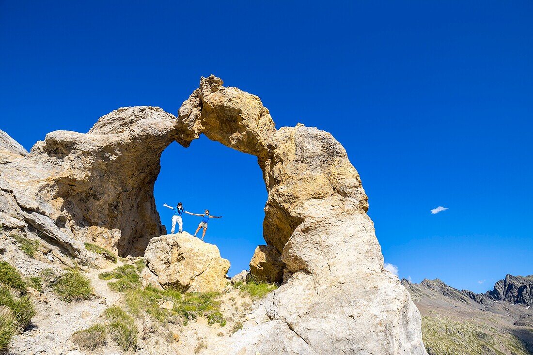 France, Alpes-Maritimes, Mercantour National Park, hiking lakes Vens by the Fer pass, the Arch of Tortisse (2550m)