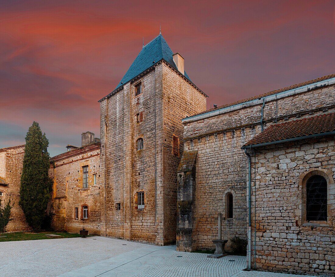 France, Tarn et Garonne, Montricoux, Montricoux castle, templar dungeon at sunrise