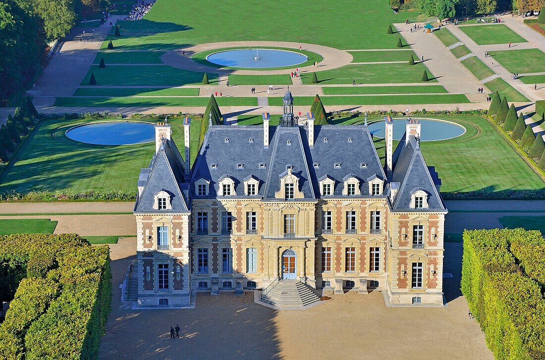 France, Hauts de Seine, Sceaux, the park and the castle housing the Ile de France museum