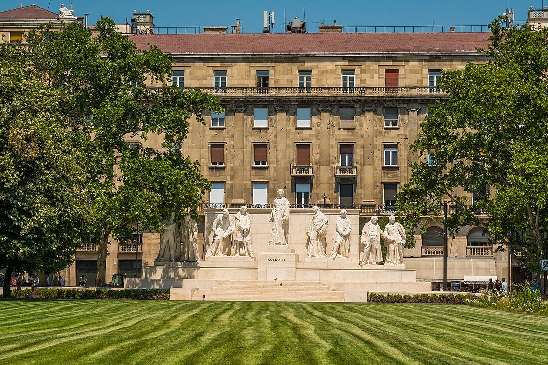 Hungary, Budapest, Pest district, Kossuth Ter square, monument dedicated to Lajos Kossuth, patriotic figure and Hungarian statesman, died in 1894 in Turin, Italy. He devoted his life to the struggle for the independence of the Magyars at the time when the country was ruled by the Austrian powers