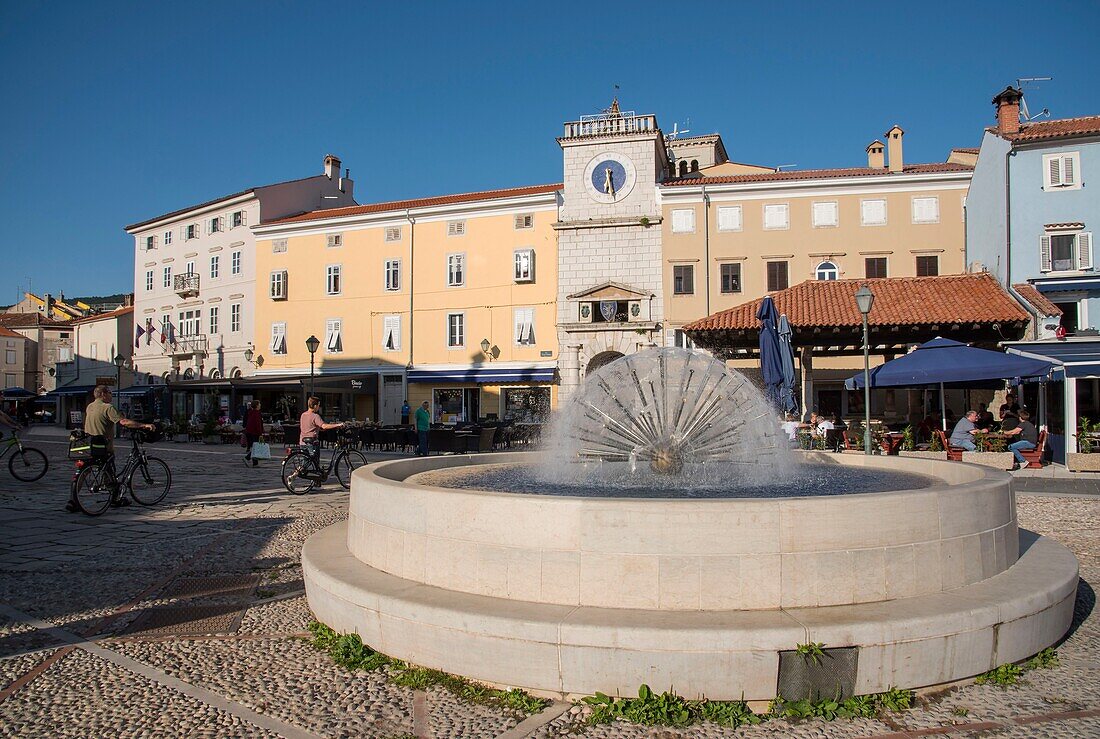 Croatia, County of Primorje-Gorski Kotar, Kvarner bay, Cres island, Cres Town, Fountain on FPetric Square and the Clock Tower