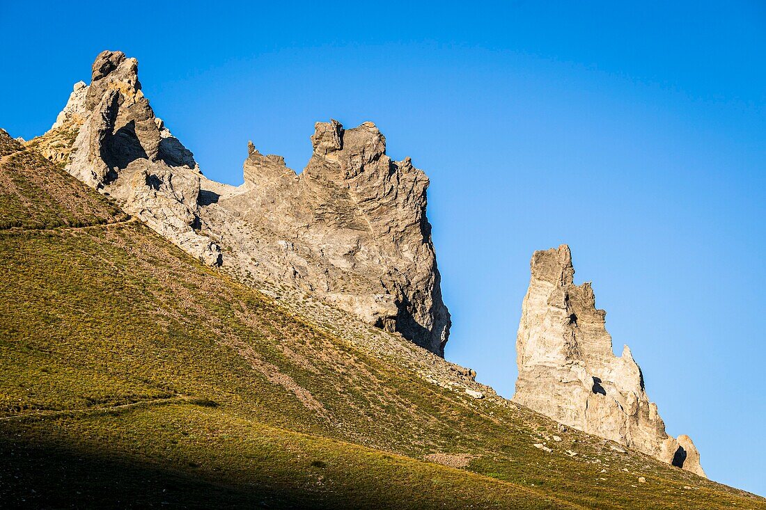 France, Alpes-Maritimes, Mercantour National Park, the jagged reliefs of Aiguilles de Tortisse (2672m)