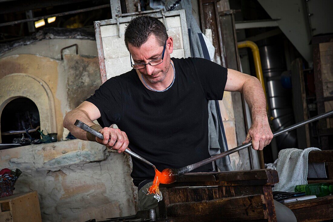 Italy, Veneto, Venice, Murano island, glassworks, realization of a glass horse by a master glassmaker