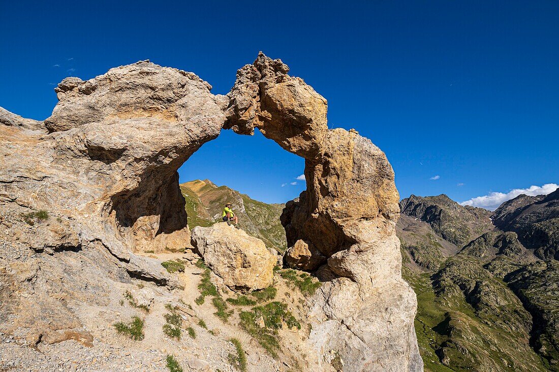 France, Alpes-Maritimes, Mercantour National Park, hiking lakes Vens by the Fer pass, the Arch of Tortisse (2550m)