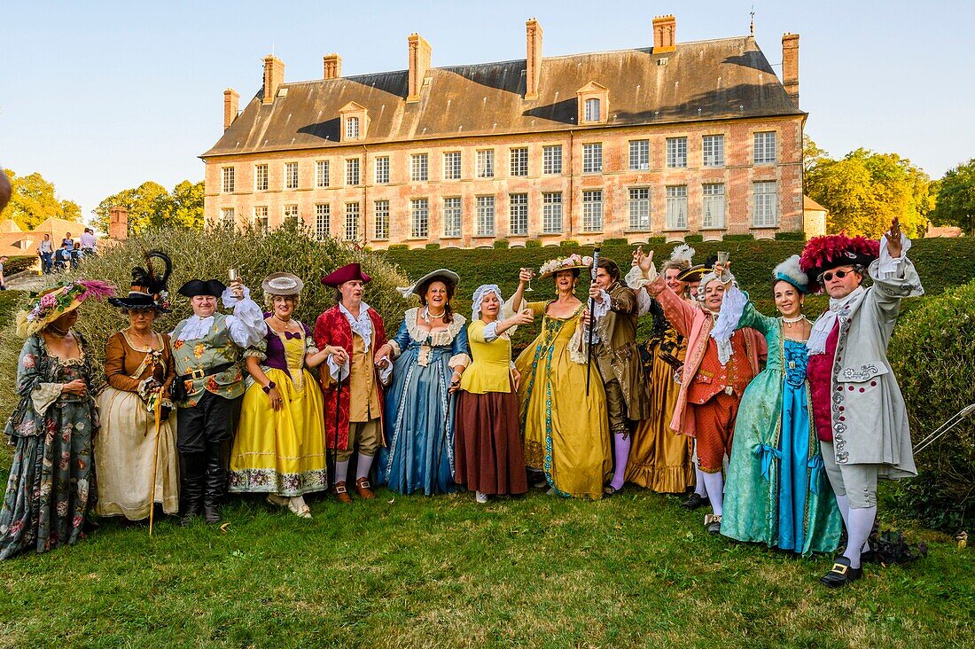 France, Yvelines (78), les Mesnuls, Les Mesnuls castlle,Heritage Day 2019, figurants in costume during a historical reconstruction