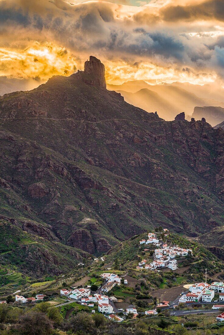 Spain, Canary Islands, Gran Canaria Island, Tejeda, mountain landscape with Roque Bentayga, sunset