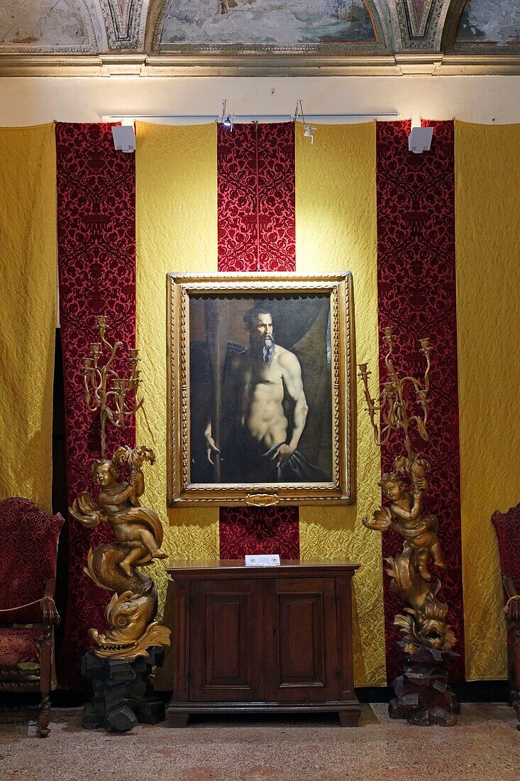 Italy, Liguria, Genoa, La villa del Principe, Palazzo di Andrea Doria (Andrea Doria palace), Perseu's room, this room has a coating of chiseled red velvet curtains, which has a pattern with a flower of thistle and carnations, surmonted by a crown