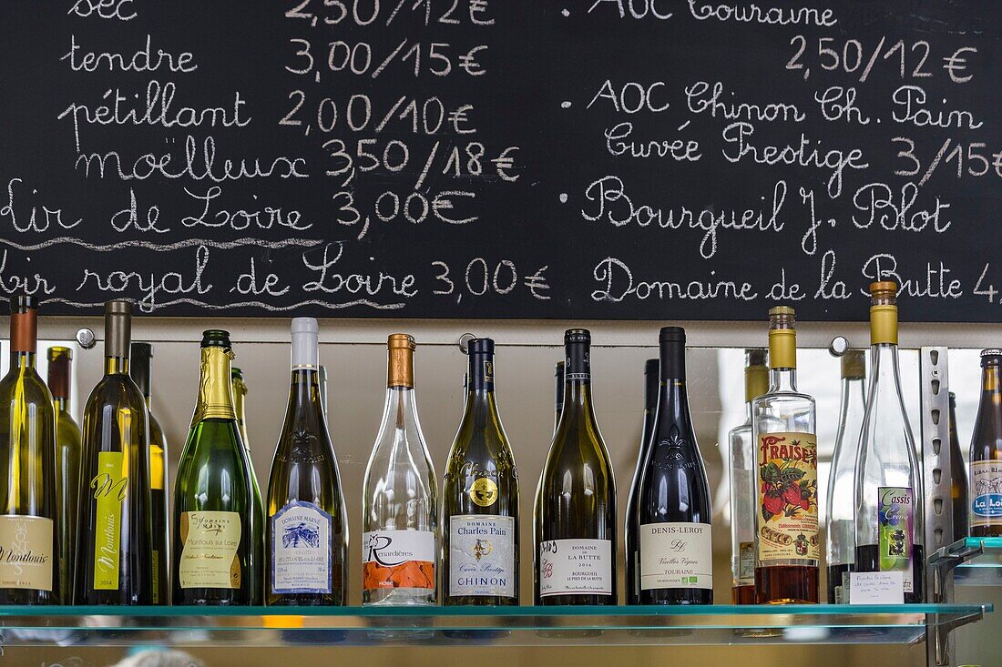 France, Indre et Loire, Montlouis sur Loire, le Conciliabule, associative bar, cafe bookstore, Loire wines,