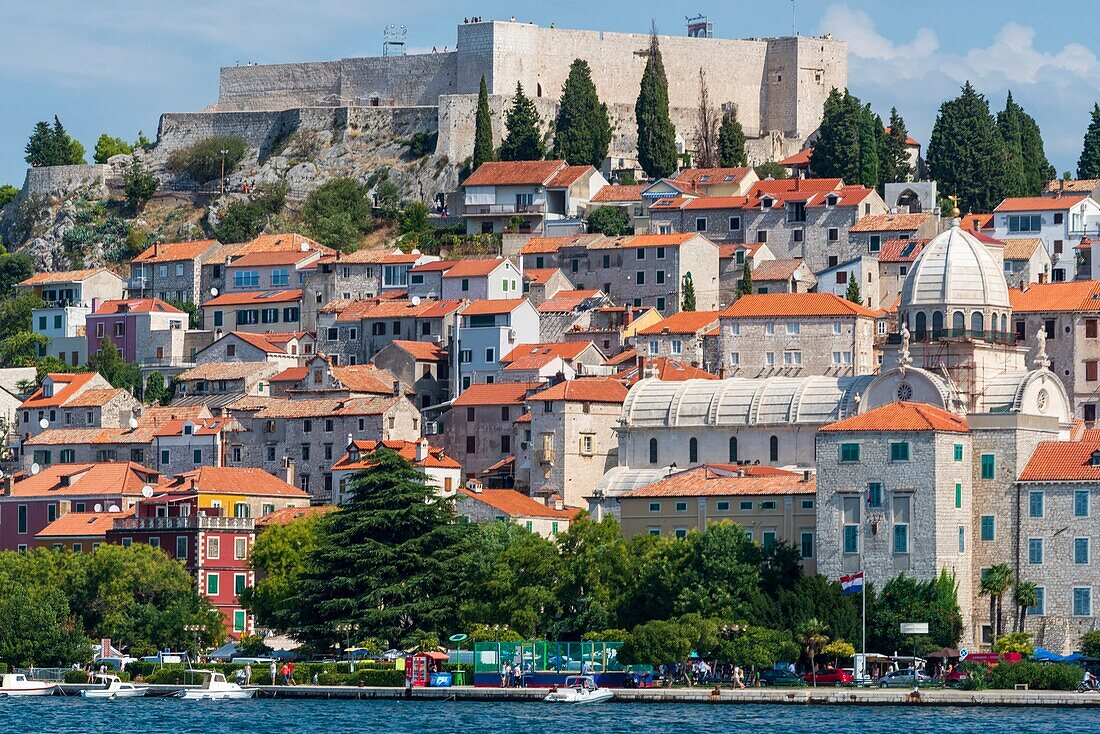 Croatia, North Dalmatia, Sibenik Knin County, Dalmatian coast, Sibenik, Harbour, Saint James Cathedral listed as World Heritage by UNESCO, fortress Saint Michael