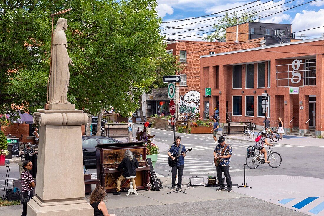 Kanada, Provinz Quebec, Montreal, Bezirk Villeray-Saint-Michel-Parc-Extension, Stadtteil Villeray, Straße De Castelnau, Parvis der Kirche Sainte-Cécile, kostenloses Konzert im Freien