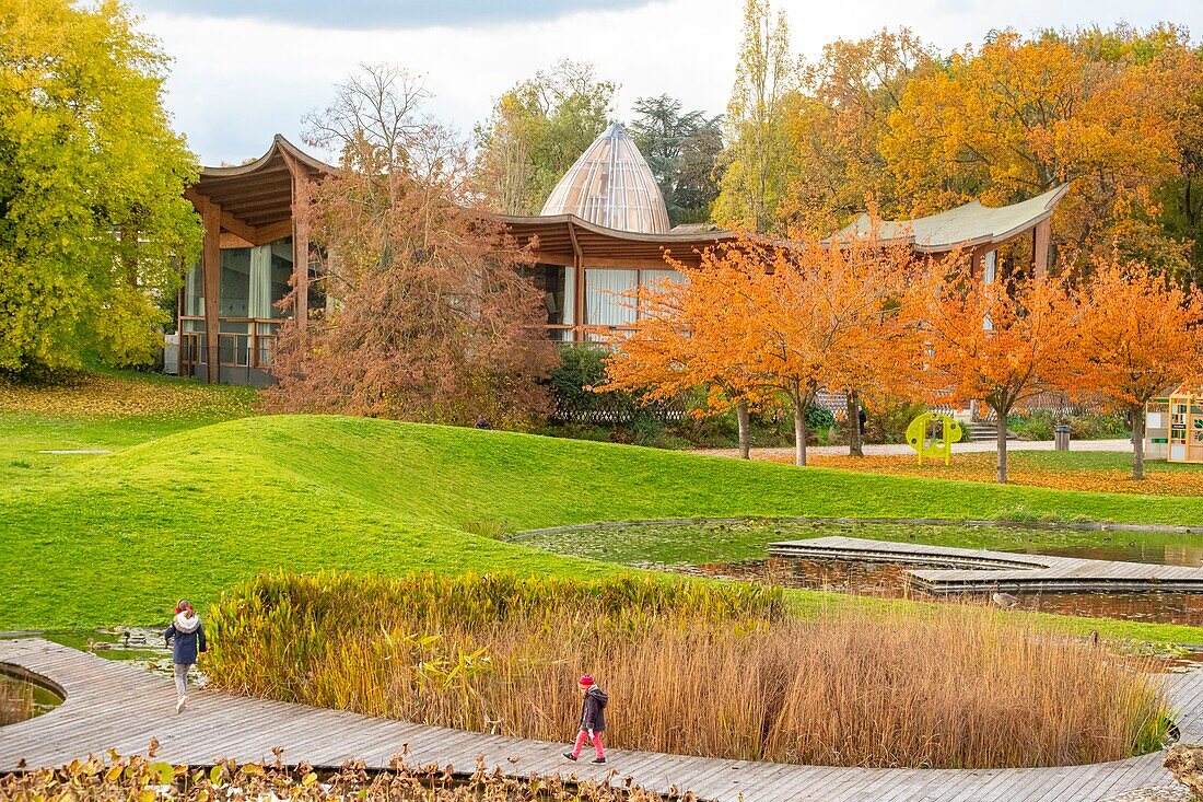 France, Paris, Bois de Vincennes, the Floral Park in autumn