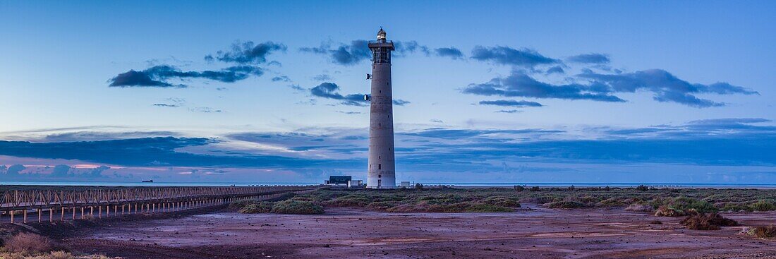 Spain, Canary Islands, Fuerteventura Island, Morro Jable, Playa del Matorral beach, Faro de Morro Jable lighthouse, dawn