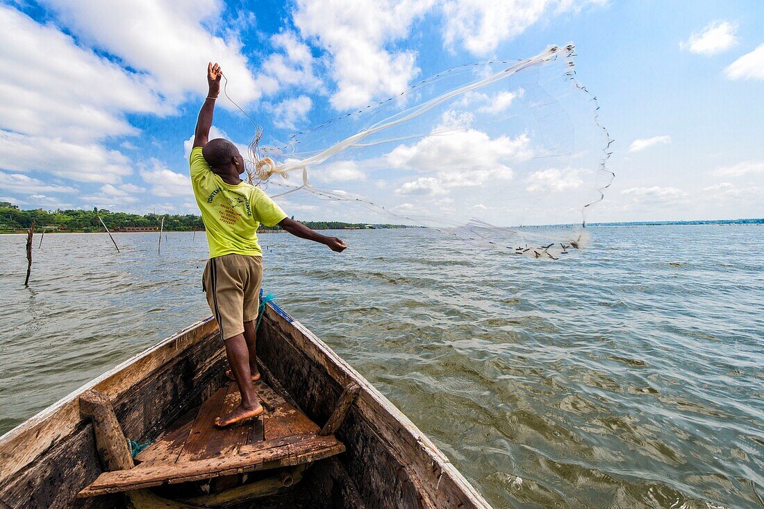 Benin, South west district, Ahémé Lake, fisherman throwing his net