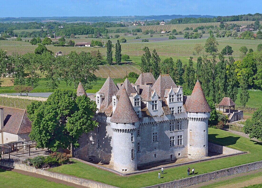 France, Aquitaine, Dordogne, Monbazillac, Castle of Monbazillac (aerial view)