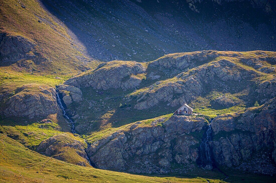 France, Alpes-Maritimes, Mercantour National Park, the refuge CAF (2380m) of the lakes of Vens