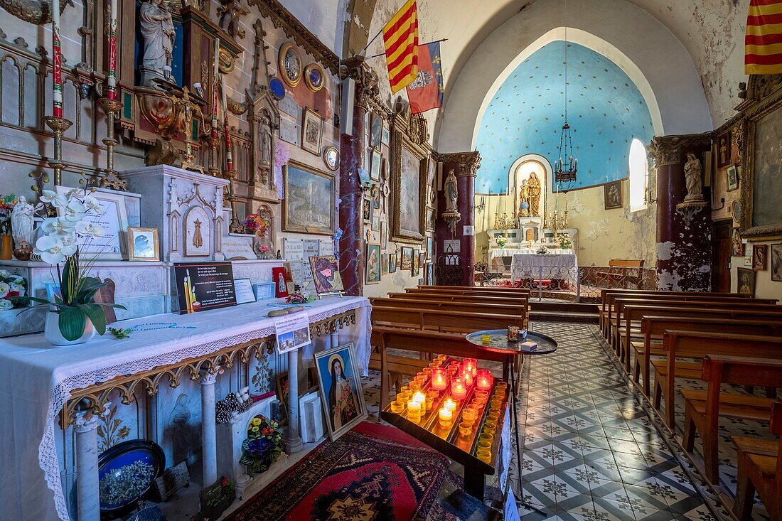 France, Alpes-de-Haute-Provence, Verdon Regional Nature Park, Castellane, Notre-Dame du Roc Chapel