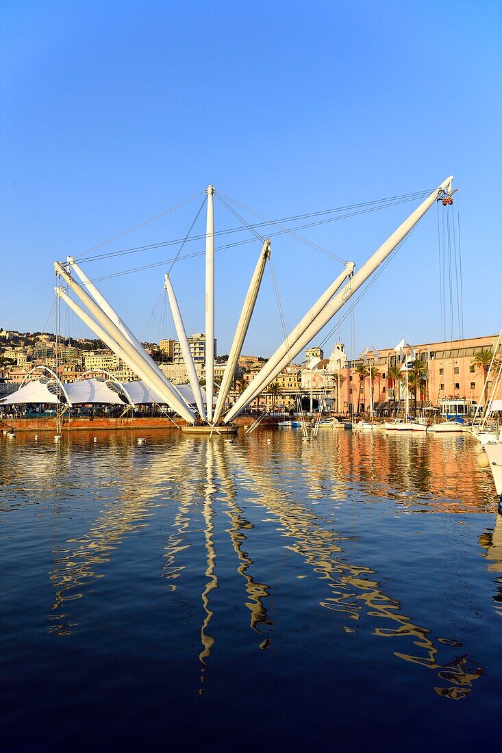 Italien, Ligurien, Genua, Porto Antico, der Hafen mit dem von Renzo Piano entworfenen Panoramalift