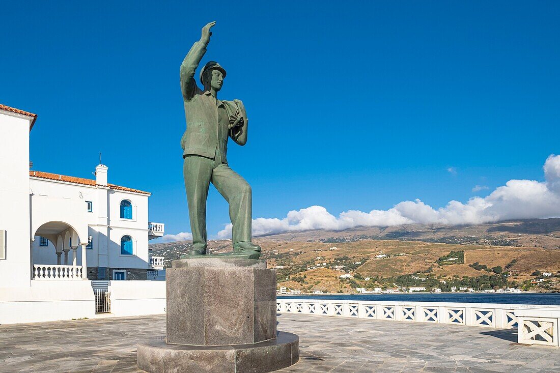 Griechenland, Kykladen-Archipel, Insel Andros, Hora (oder Andros), Statue des Unbekannten Seemanns