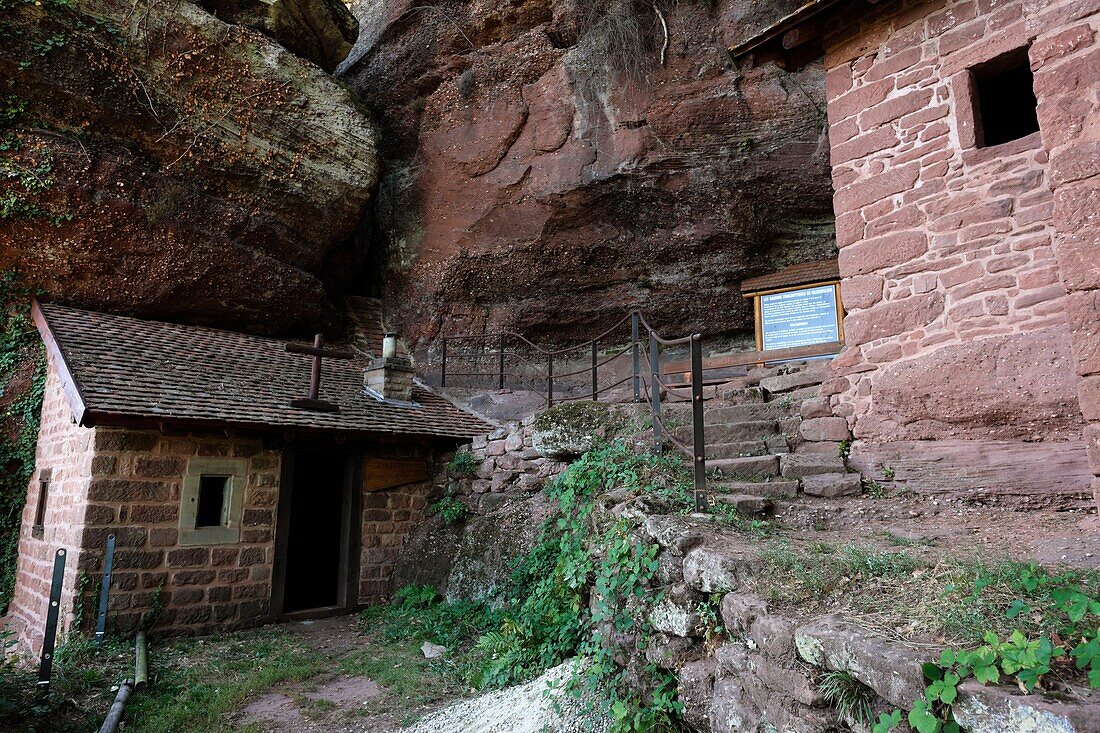 Frankreich, Mosel, zwischen Dabo und Haselbourg, Falkenfels, Troglodytenhäuser