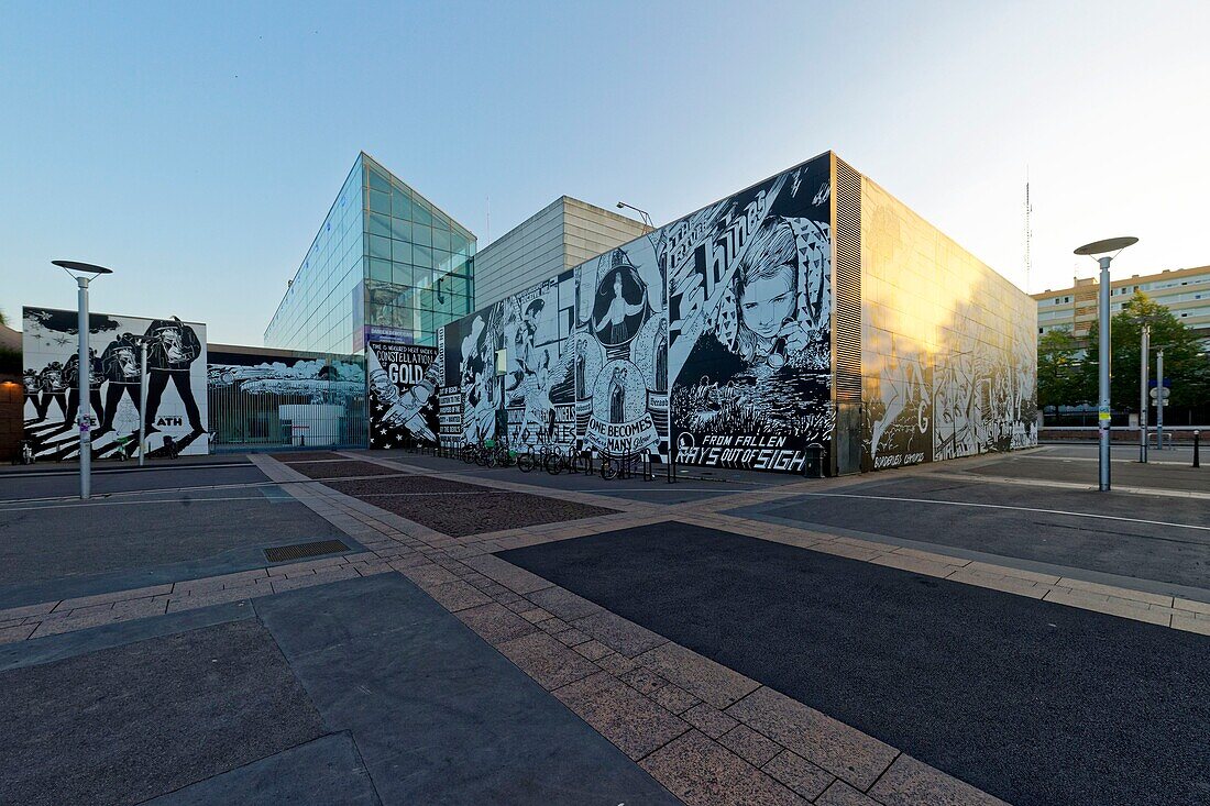 France, Bas Rhin, Strasbourg, Musee d'Art Moderne et Contemporain de Strasbourg also called MAMCS (Museum of Modern and Contemporary Art in Strasbourg) by architect Adrien Fainsilber, street art