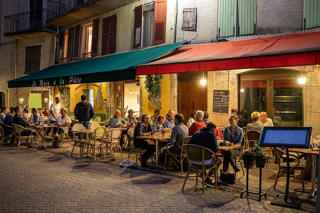 France, Alpes-de-Haute-Provence, Verdon Regional Nature Park, Castellane, restaurant terrace La Main à la Pâte