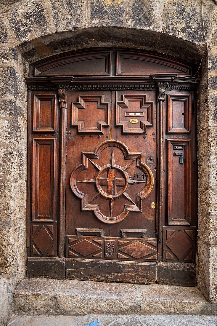 France, Alpes-de-Haute-Provence, Sisteron, street Deleuze, wooden door of the seventeenth century decorated with geometric designs Louis XIII style