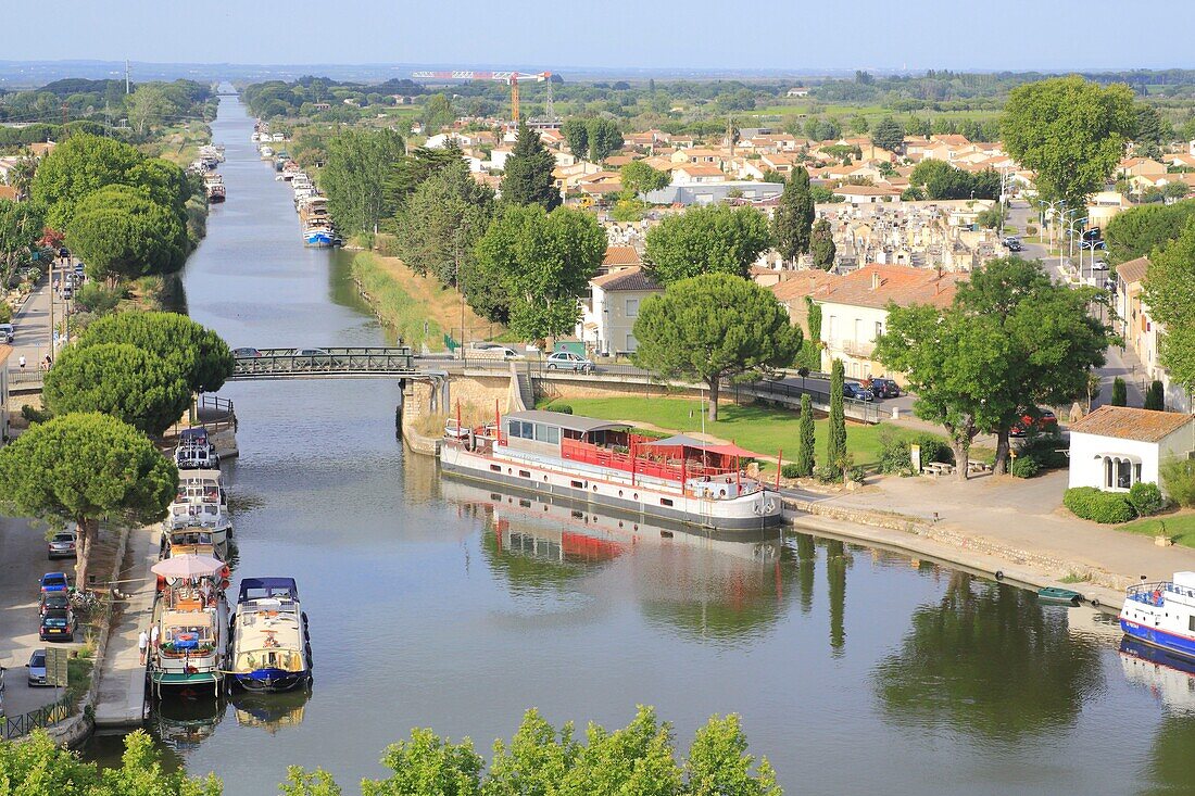 France, Gard, Petite Camargue, Aigues-Mortes, quai des bateliers and the Rhone Canal in Sete