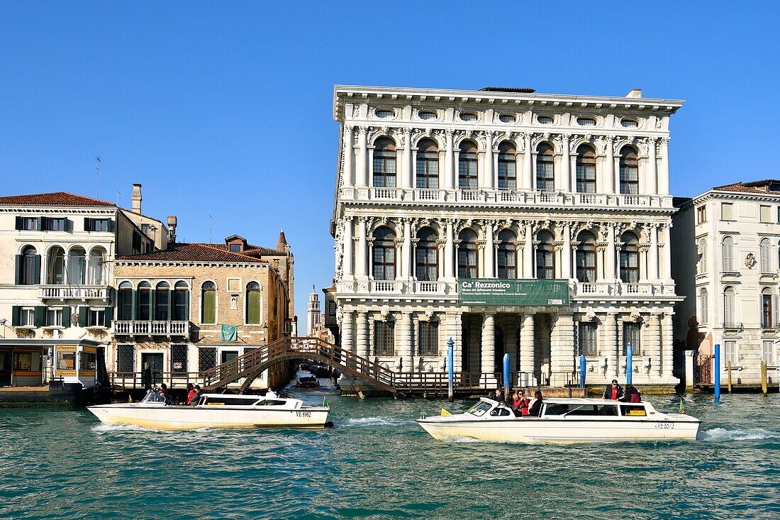 Italien, Venetien, Venedig, von der UNESCO zum Weltkulturerbe erklärt, der Canal Grande, das Viertel Dorsoduro, der Palast Ca' Rezzonico, das venezianische Museum aus dem 18.