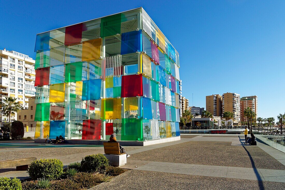 Spanien, Andalusien, Costa del Sol, Málaga, die Uferpromenade am Hafen, das Kunstzentrum Pompidou, der Kubus von Daniel Buren