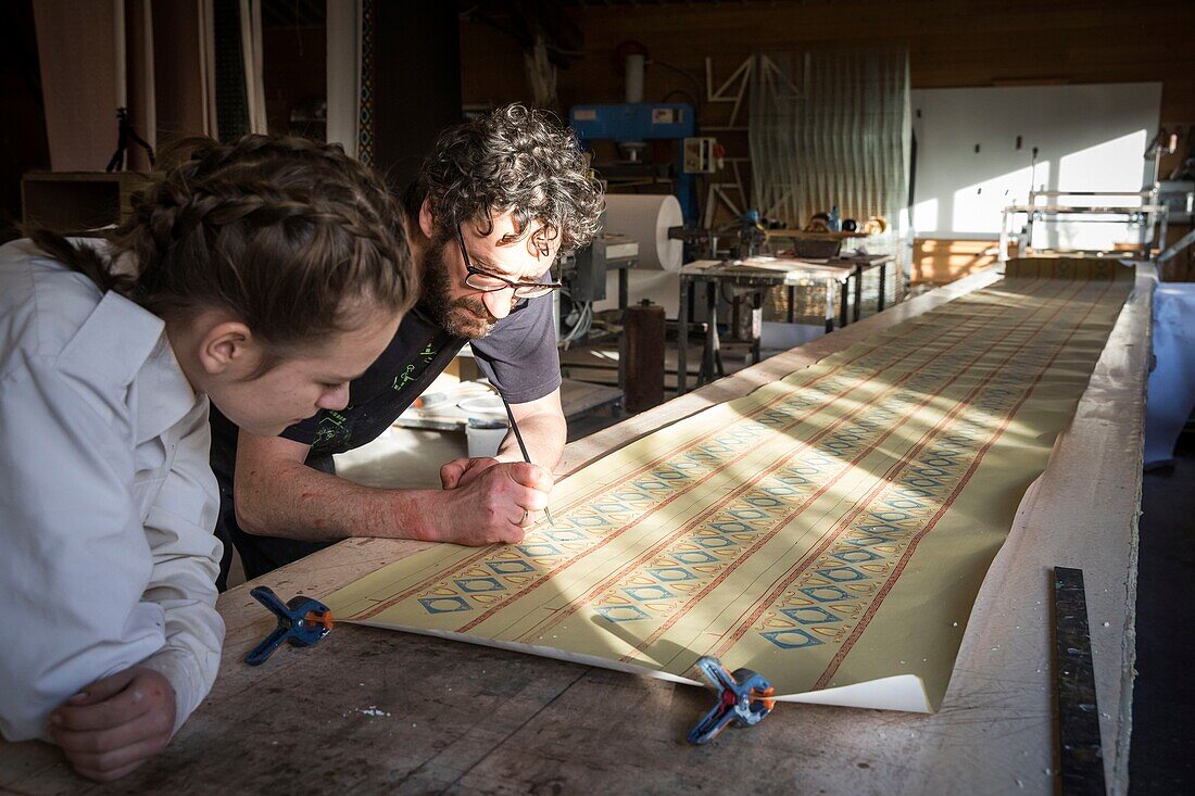 Frankreich, Indre et Loire, Loire-Tal (UNESCO-Welterbe), Tours, Offard's workshop, L'Atelier d'Offard bewahrt das Know-how der großen Tapetenfabriken des 18. und 19.