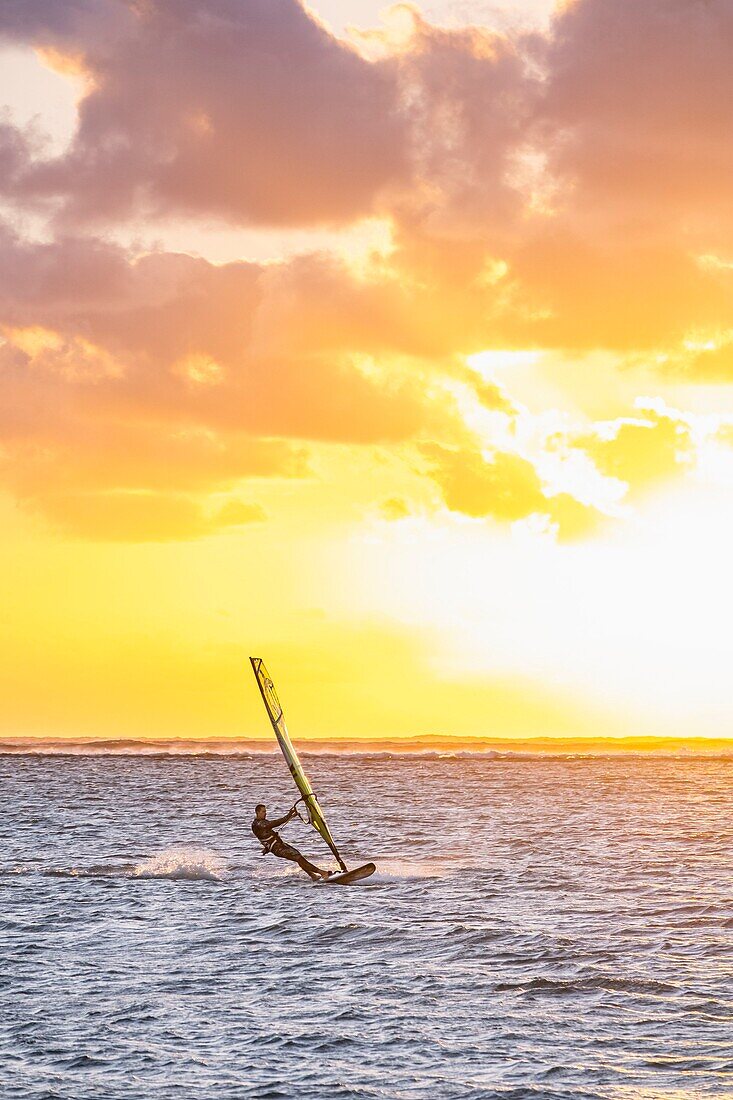 Mauritius, Bezirk Riviere Noire, Halbinsel Le Morne, Windsurfer