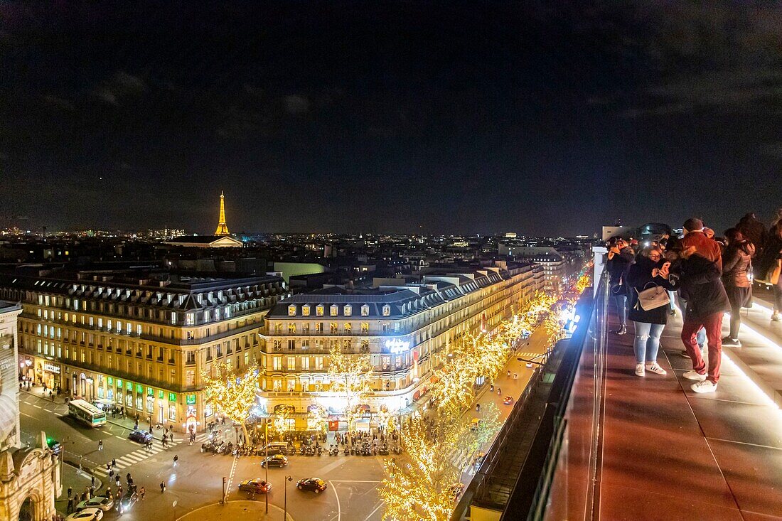 Frankreich, Paris, Viertel Grands Magasins, Terrasse der Galeries Lafayette, Boulevard Haussmann und Eiffelturm