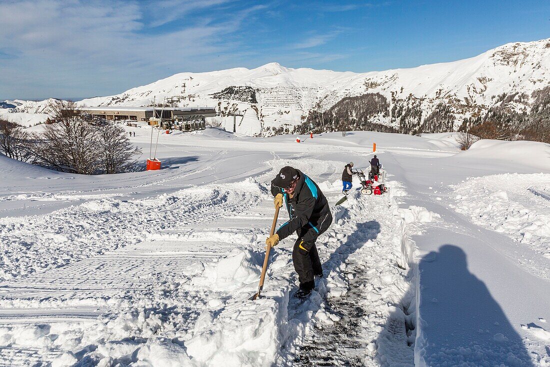 France, Pyrenees Atlantiques, Gourette ski resort (locality of the commune of Eaux-Bonnes) a technician plows a treadmill