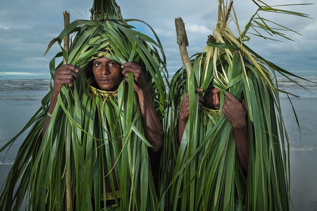 Papua-Neuguinea, Golfprovinz, Dorf Toare, traditionelles Fest namens Sing-Sing, Balzritual