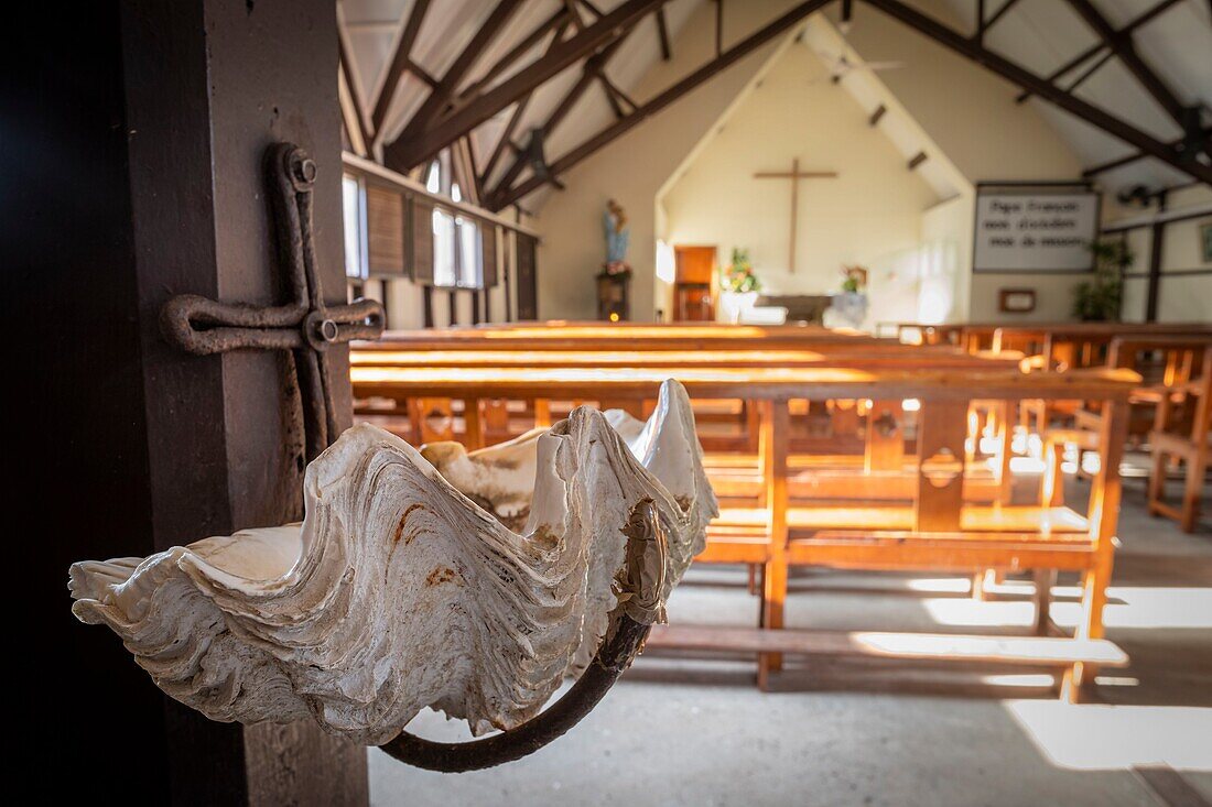 Mauritius, Bezirk Rivière du Rempart, Cap Malheureux, Kirche Notre-Dame Auxiliatrice mit ihrem roten Dach, dem Wahrzeichen der Insel