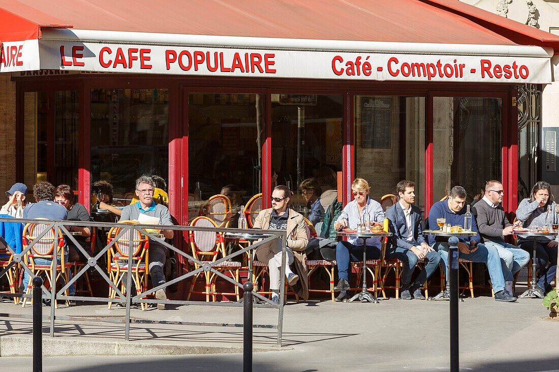 Frankreich, Paris, Terrasse des Cafés und Restaurants Le Cafe Populaire in der Avenue Ledru Rollin